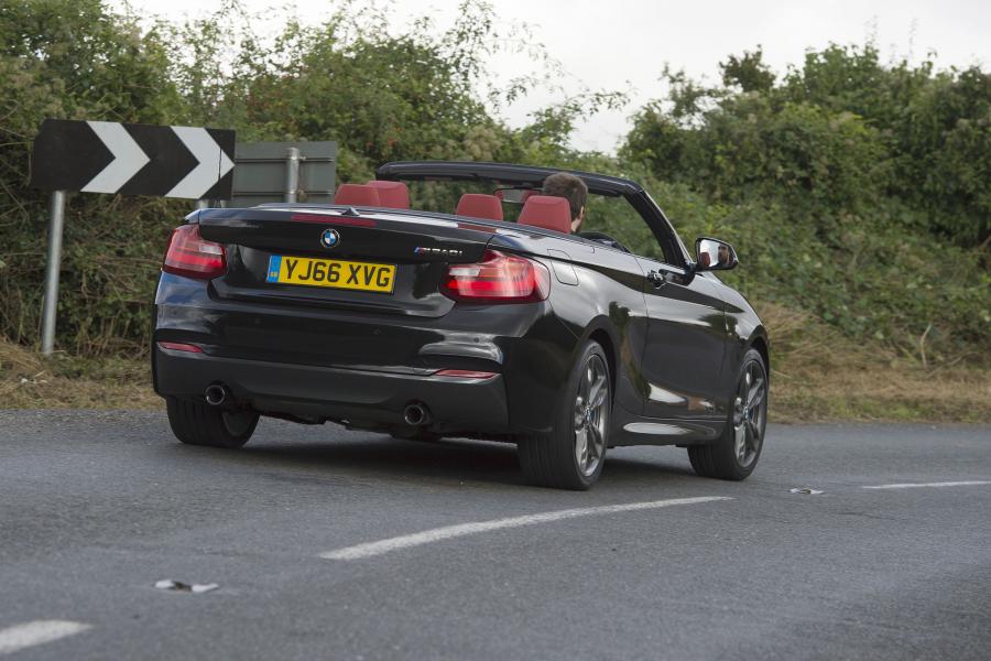 BMW M240i Convertible 2016 года  (UK) (фото 2 из 21)